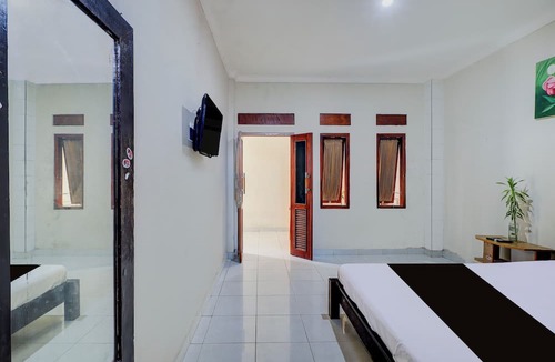 Downtown Kuta Hotel | Collection O Budget Door Legian Inn @Poppies Road