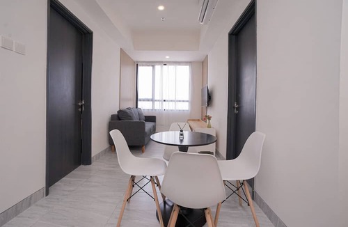 Pinang Apartment | Good and Cozy 2BR at Collins Boulevard Apartment