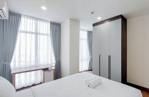 Kesawan Apartment | Elegant 2BR Apartment at The Reiz Condominium Medan