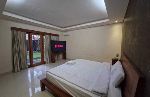 Petitenget Villa | Max Guest House
