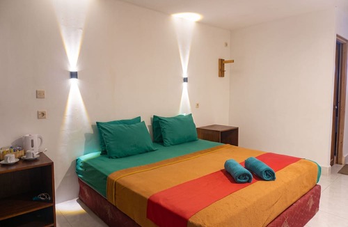 Moyo Hotel | Maryan Moyo Bungalows and resto