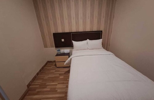 Bandar Lampung Hotel | OYO 92944 Luna Guest House
