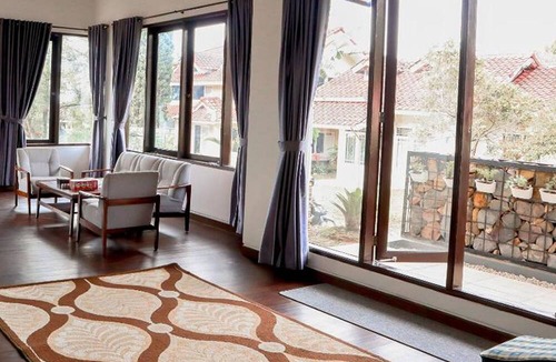 Cipanas Villa | Sierra By Semusim Villa
