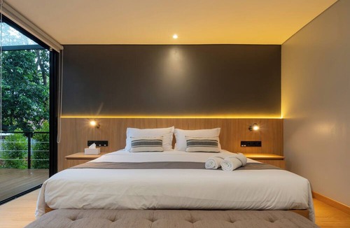 Sukajadi Villa | Pine Breeze Loft House