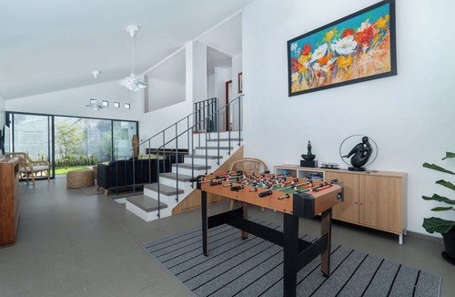 Sukajadi Villa | Pine Breeze Loft House
