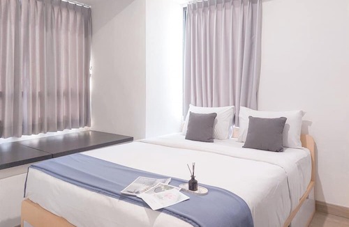 Pinang Apartment | Homey And Good Place 2Br At Collins Boulevard Apartment
