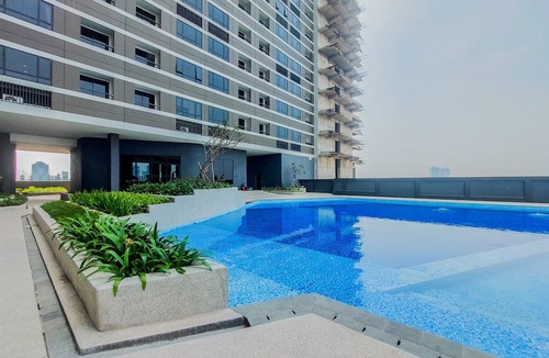 Pinang Apartment | Homey And Good Place 2Br At Collins Boulevard Apartment