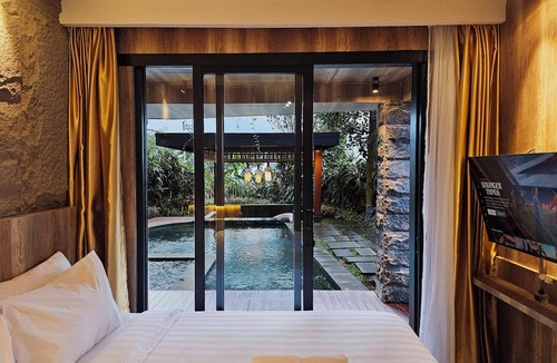 Oro Oro Ombo Villa | Villa 4-BR Klub Bunga No. 4 Batu Malang