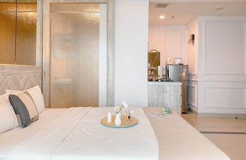 Pekayon Jaya Apartment | Homey and Restful Studio Grand Kamala Lagoon Apartment