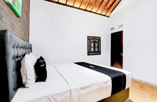 Kaliurang Hotel | Capital O 94018 Joglo Eyang Niek Turi Syariah