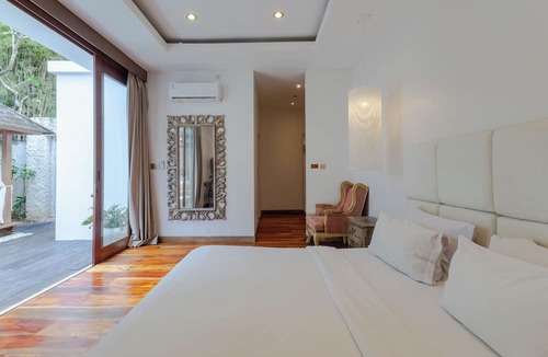 Sunset Road Villa | Villa Chloe by Pertama Stay