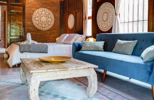 Celuk Bed & Breakfast | Rose luxury tropical eden forest view