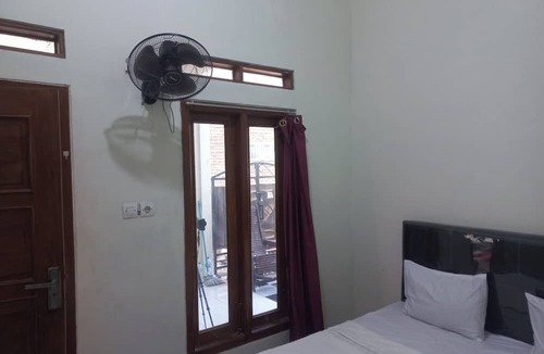 Purwokerto Hotel | Hotel O Chimi Rumah Kost