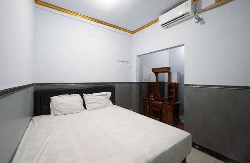 Tulungagung Hotel | OYO 93628 Scorpion Guest House & Beach