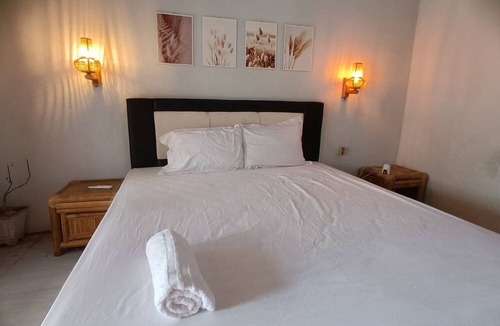 Gerupuk Hotel | OYO 93626 Hi Homestay & Group