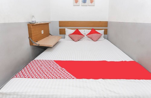 Ciledug Hotel | OYO 93584 RukotelNearICE BSD