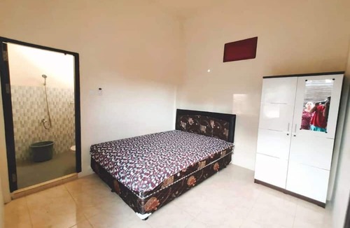 Trenggalek Hotel | OYO Life 93525 Griya Wafira Trenggalek Syariah