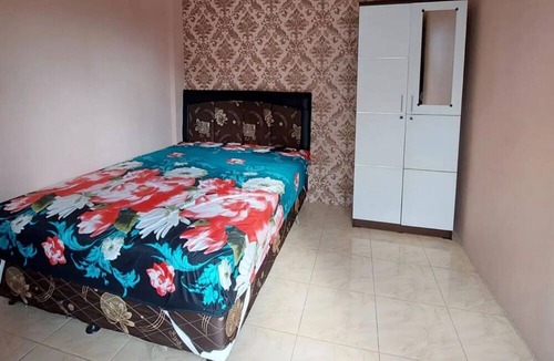 Trenggalek Hotel | OYO Life 93525 Griya Wafira Trenggalek Syariah