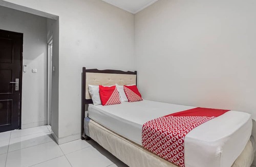 Jakarta Hotel | OYO 93500 Rizki Residence TOS Syariah Near PT Bank KB Bukopin Tbk