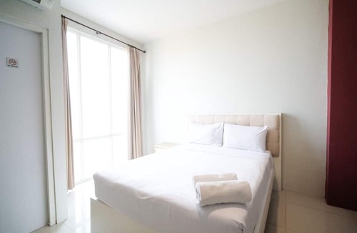 Siwalankerto Apartment | Best Choice And Homey Studio At The Square Apartment