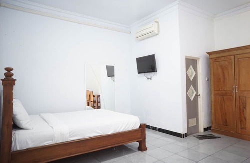 Tuban Sub-District Hotel | OYO Life 92886 Rumah Nyaman Radhika 2 Syariah