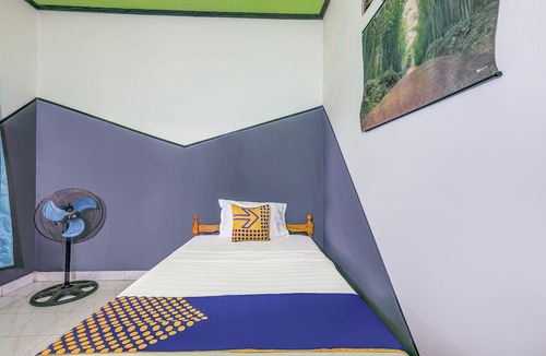 Rembang Hotel | OYO Life 3119 Hotel Kurnia