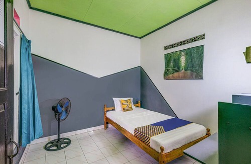 Rembang Hotel | OYO Life 3119 Hotel Kurnia