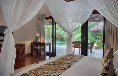 Kedewatan Hotel | Villa Santun