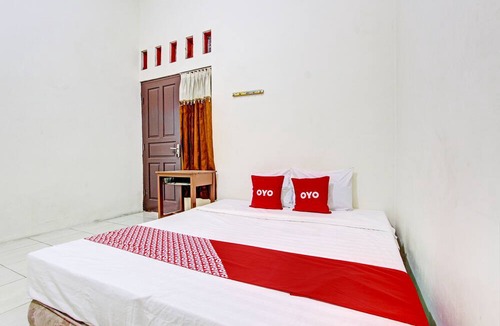 Brebes Hotel | OYO 93208 Guest House Cemara 2
