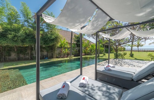 Banjartegehe Villa | Villa Lou - Luxury Villa By The Beach