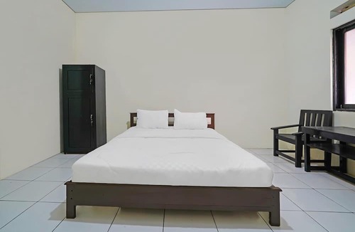 Sumber Hotel | OYO Life 92641 Guest House Palinggihan Ii