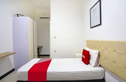 Gubeng Hotel | Hotel O Ruby Homestay Syariah