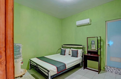 Bawean Island Hotel | Collection O 92897 Hotel Intan Near Kantor Syahbandar Bawean
