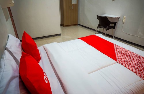 Blitar Hotel | OYO Life 93186 HKP Homestay Syariah