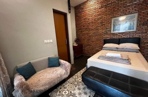 Bekasi Villa | PENDOPO NILAM DEN ERWIN