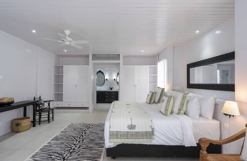 Mushroom Bay Hotel | White Horse Retreat