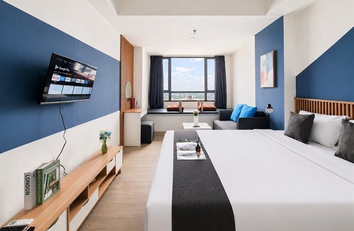 Panunggangan Utara Apartment | Relaxing With Chic Design Studio Apartment At Collins Boulevard