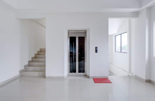Grogol House | Stylish Deluxe Stay With Free Wifi and Parking