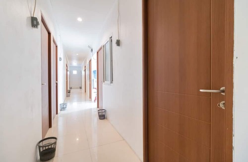 Bendungan Hilir Hotel | RedDoorz @ Tondano Benhil