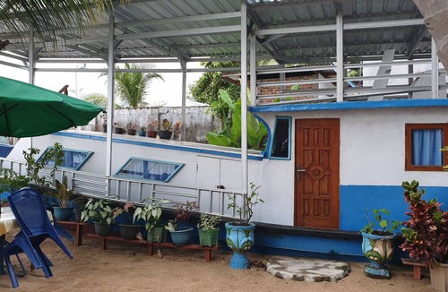 Larantuka Bed & Breakfast | Larantuka Beach Apartments