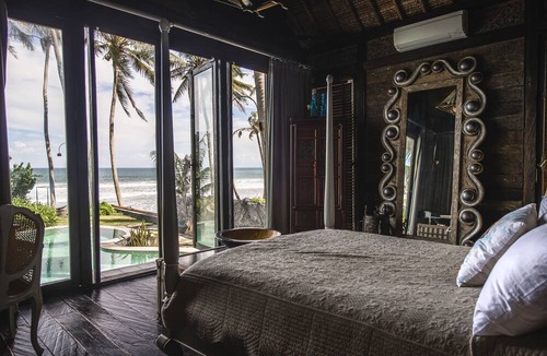 Kerambitan Villa | Absolute Beachfront Romantic Villa Laut
