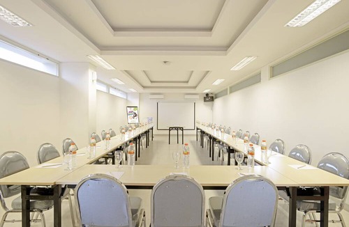 Darmo Hotel | POP! Hotel Diponegoro Surabaya