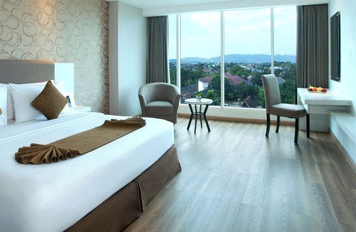 Depok Hotel | Platinum Adisucipto Hotel & Conference