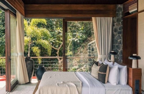 Praya Barat Villa | Tampah Hills