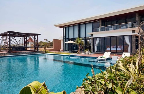 East Selemadeg Villa | absolute beachfront retreat for a couple