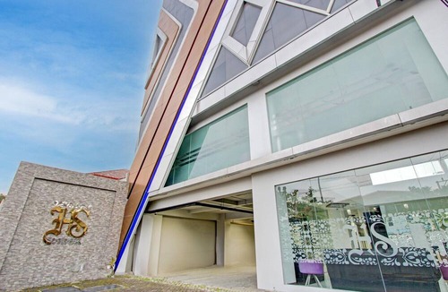 Semarang Utara House | Luxury Twin Stay with Free WiFi and Parking
