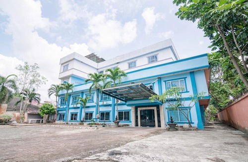 Pekanbaru House | Luxury Deluxe DBL Retreat W/Free WiFi and Parking