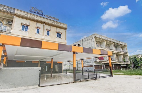 Pekanbaru House | Stylish Twin Suite Escape W/Free WiFi and Parking
