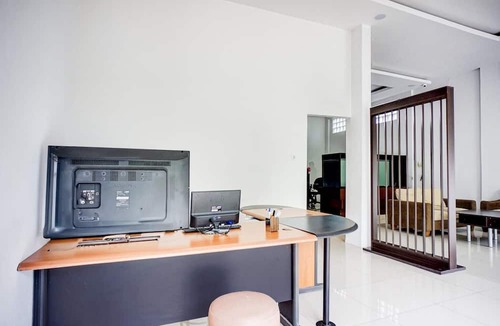 Medan House | Cozy Double Escape W/Free WiFi and Parking