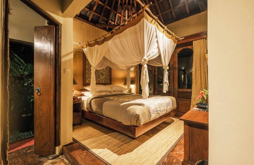Selemadeg House | Mountain retreat perfect for couples. Beautiful natural views!